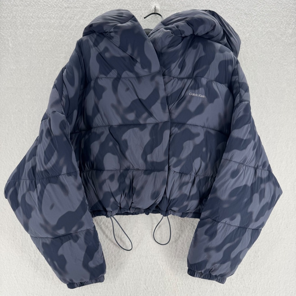 Calvin Klein - Puffer Jacket Cropped Camo Hooded - Blue Grey - S - Womens